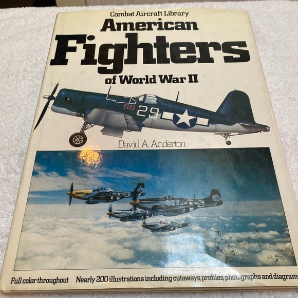 2 Hard Cover Airplane Books. - Picture 3 of 7